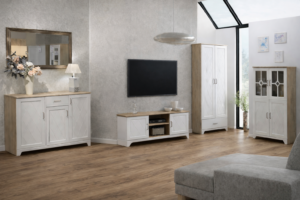 Nowoczesny salon w jasnym wystroju.