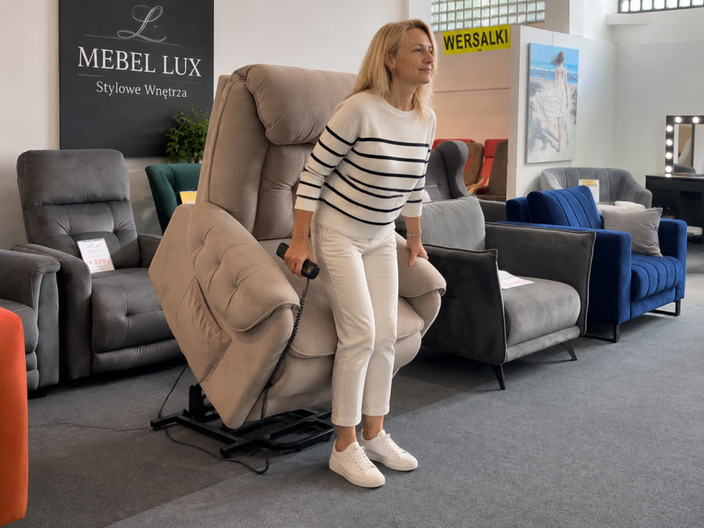 Fotel relaksacyjny z funkcją ułatwiającą wstawanie – MEBEL LUX Oświęcim